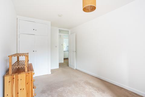 1 bedroom flat to rent, Baratholomew Close, SW18