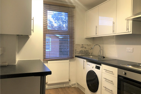 Studio to rent, Southampton Street, GU14