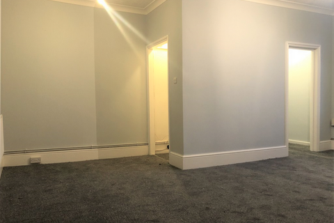 Studio to rent, Southampton Street, GU14