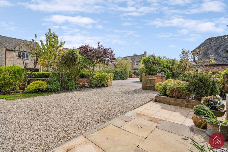Front Garden & Drive