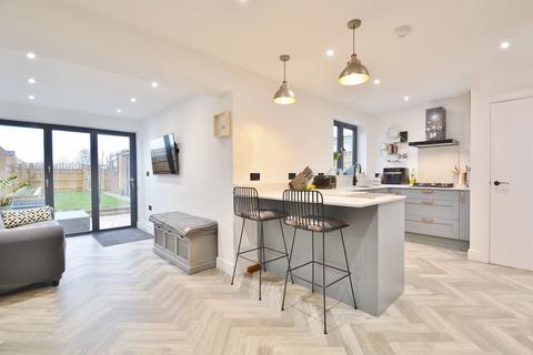 43 Cotmore Gardens, Thame, OX9 3NA