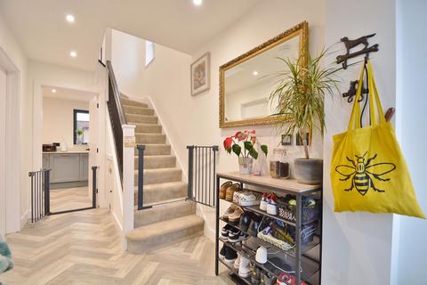 43 Cotmore Gardens, Thame, OX9 3NA