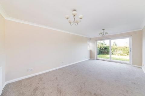 8 Cherrys Close, Bloxham, Banbury, OX15 4TD