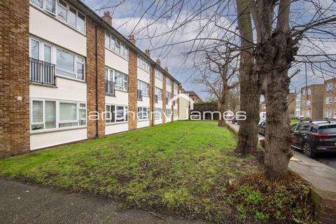 Studio to rent, Elderslie Road, London SE9