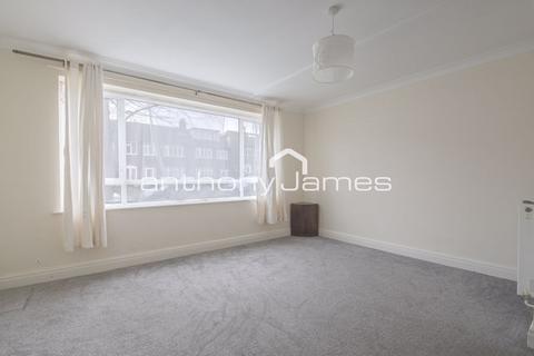 Studio to rent, Elderslie Road, London SE9