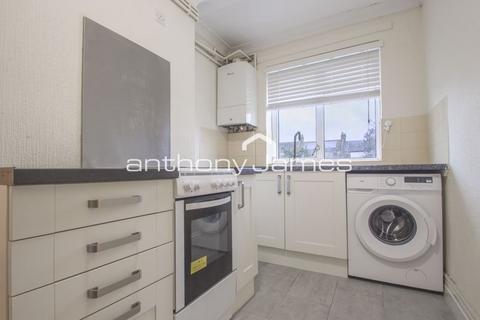 Studio to rent, Elderslie Road, London SE9