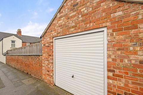 3 bedroom end of terrace house for sale, Dudley Road, Grantham NG31