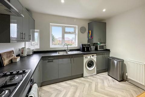 52 Gresham Avenue, Warlingham, CR6 9DJ