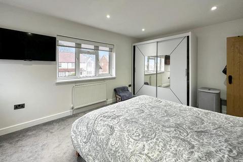52 Gresham Avenue, Warlingham, CR6 9DJ