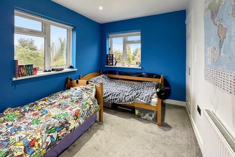 52 Gresham Avenue, Warlingham, CR6 9DJ