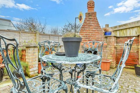 2 Lydos Close, Lydd On Sea, Romney Marsh, TN29 9NY