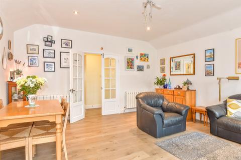 2 Lydos Close, Lydd On Sea, Romney Marsh, TN29 9NY