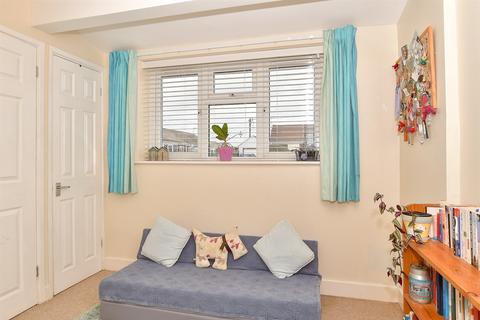 2 Lydos Close, Lydd On Sea, Romney Marsh, TN29 9NY