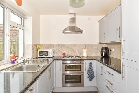 2 Lydos Close, Lydd On Sea, Romney Marsh, TN29 9NY