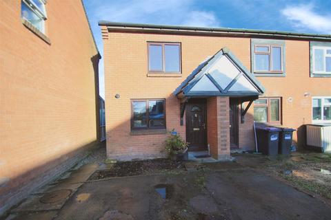 3 bedroom end of terrace house to rent, Ascot Close, Church Stretton