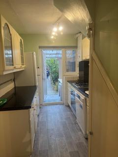 3 bedroom terraced house to rent, Beechwood Avenue, Greenford UB6