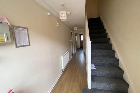 5 bedroom house to rent, 7 Larch Street, ,