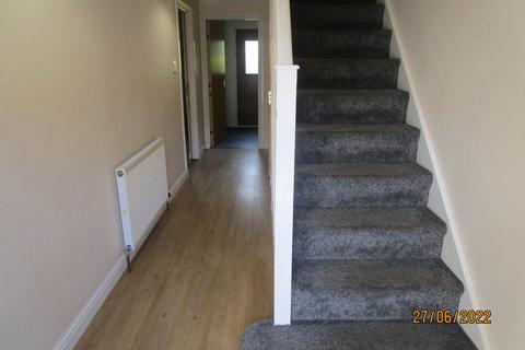 5 bedroom house to rent, 17 Larch Street, ,