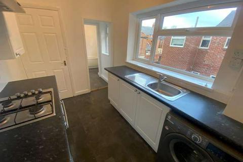 3 bedroom flat to rent, Sandringham Terrace, Sunderland, SR6