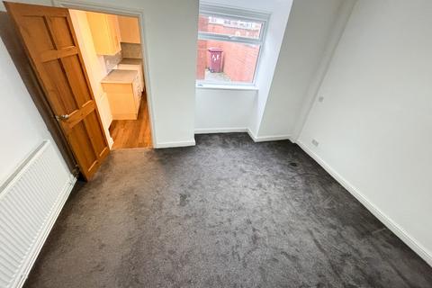 2 bedroom terraced house to rent, Bolton BL2