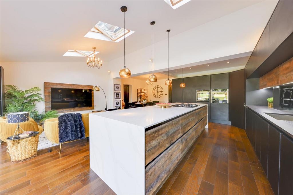Kitchen alt.JPG