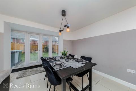 3 bedroom end of terrace house for sale, Filter Bed Way, Cheshire CW11