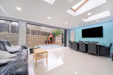 17 Old Orchard, Harlow, CM18 6YG