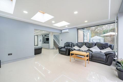 17 Old Orchard, Harlow, CM18 6YG