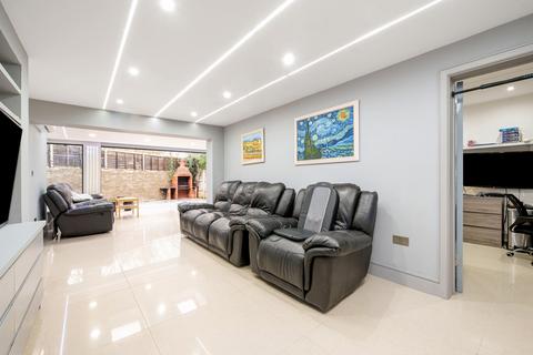 17 Old Orchard, Harlow, CM18 6YG