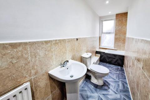 3 bedroom terraced house for sale, Church Street, Greater Manchester SK14