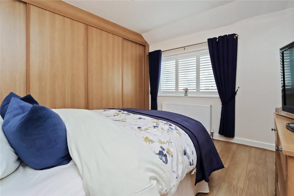 Bedroom 1 Pic 2
