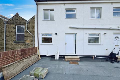 2 bedroom flat to rent, Canterbury Street, Kent ME7