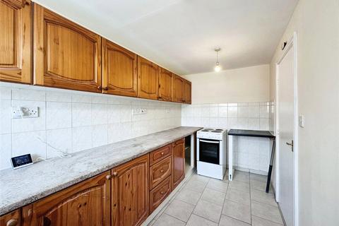 2 bedroom flat to rent, Canterbury Street, Kent ME7