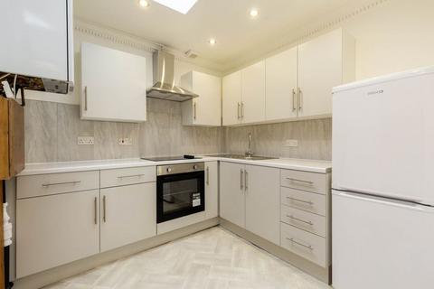 2 bedroom flat to rent, NW2