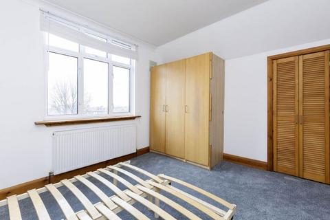 2 bedroom flat to rent, NW2