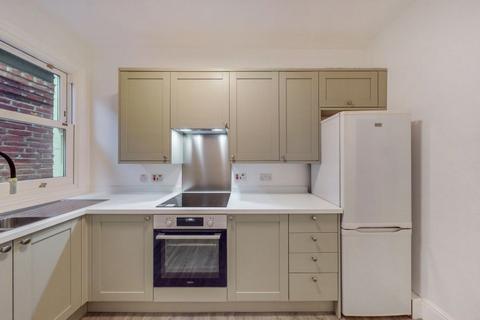 2 bedroom flat to rent, NW2