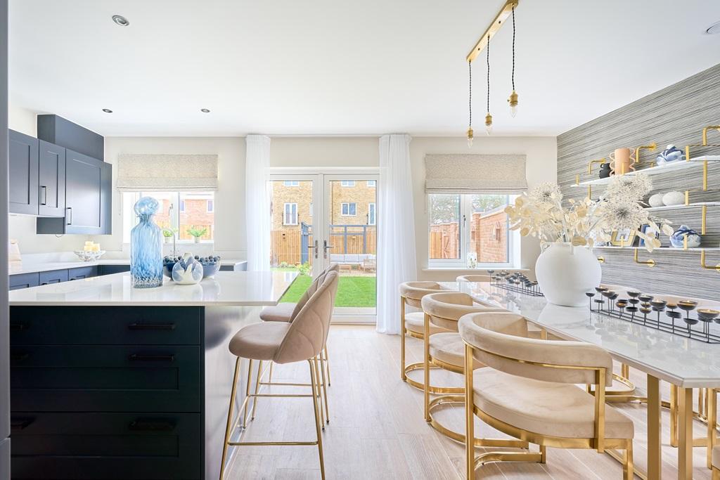 Sleek &amp; stylish open plan kitchen diner