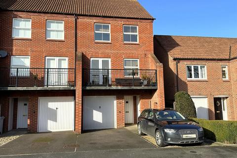 4 bedroom end of terrace house for sale, Cormack Lane, Fernwood, Newark