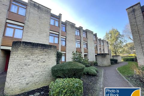 2 bedroom flat for sale, Stanwick Court: Peterborough