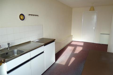 2 bedroom flat for sale, Stanwick Court: Peterborough