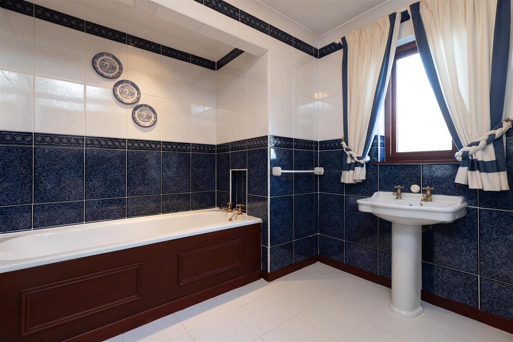 4 F8 A4905.jpg