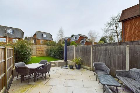 3 bedroom terraced house for sale, Doresa Close, Addlestone, Surrey, KT15