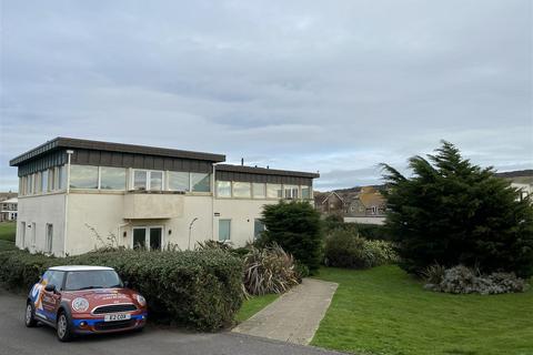 2 bedroom apartment to rent, College Road, Seaford BN25