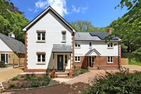 3 bedroom semi-detached house for sale, London Road, Loudwater, High Wycombe, Buckinghamshire, HP10