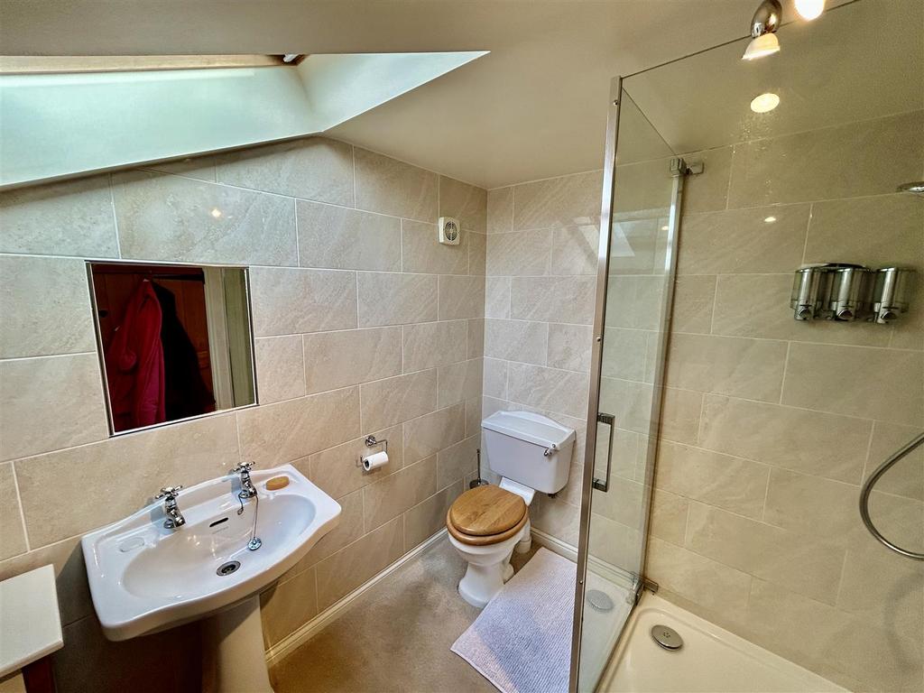 Ensuite.JPG