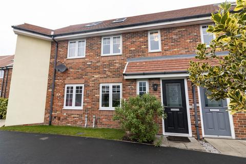 3 bedroom townhouse for sale, Alnmouth Court, Blakelaw, Newcastle Upon Tyne