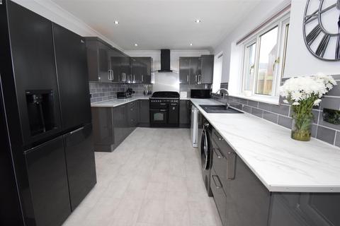 3 bedroom detached house for sale, Beacon Glade, South Shields