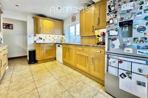 4 bedroom semi-detached house for sale, Owlsmoor Road, Owlsmoor, Sandhurst