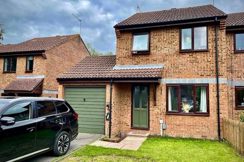 3 bedroom end of terrace house for sale, Kerry Close, Fleet GU51