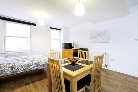 Studio to rent, Pentonville Road, London, N1